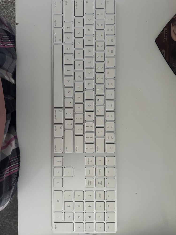 Apple Magic (MQ052LL/A) Wireless Keyboard with Numeric Pad - Silver