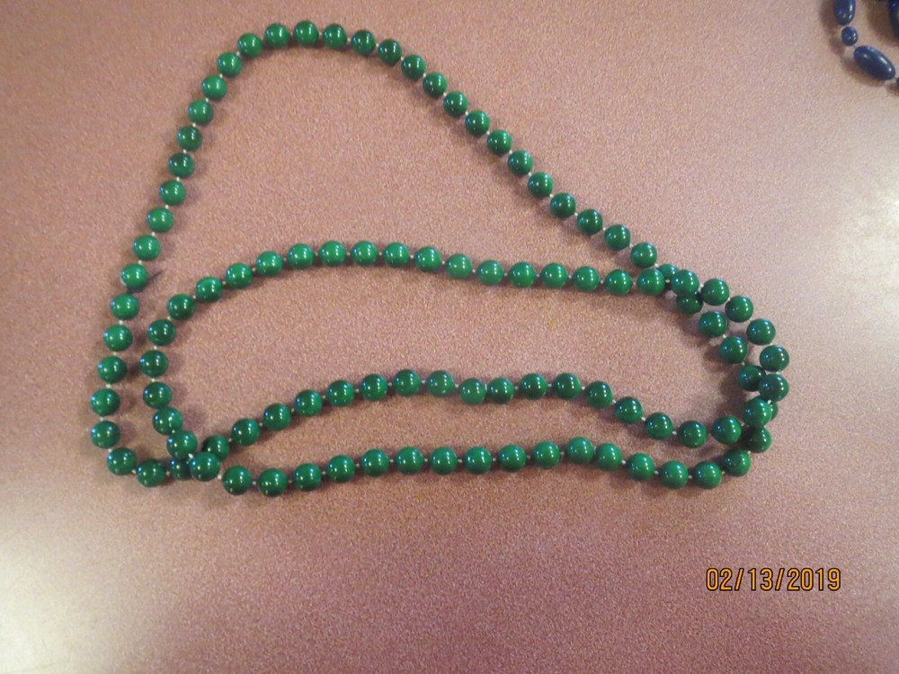 VINTAGE CREEN Beads Long Necklace Unknown Designer FASHION JEWELRY 48