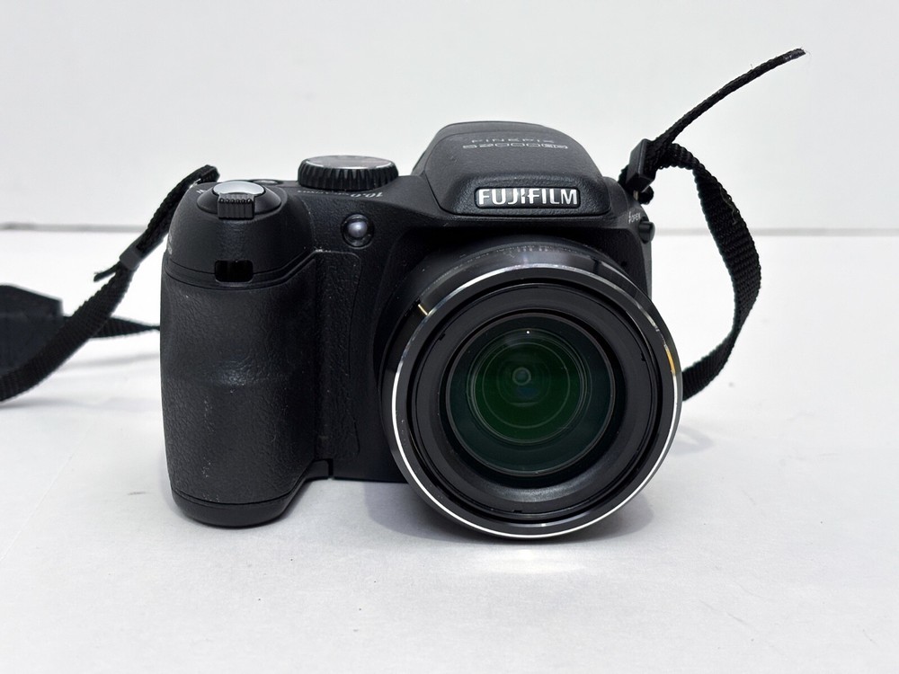 Fujifilm FinePix S2000HD 10MP Digital Bridge Camera Fully Functional