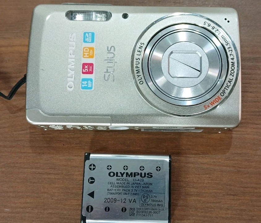 Olympus Stylus 5010 14MP 5x Wide Optical Zoom Digital Camera Battery Nontested