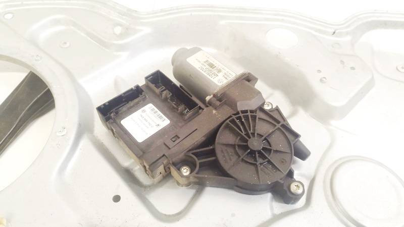 Skoda Octavia front right window regulator motor 1K0959792C DE2156267-46