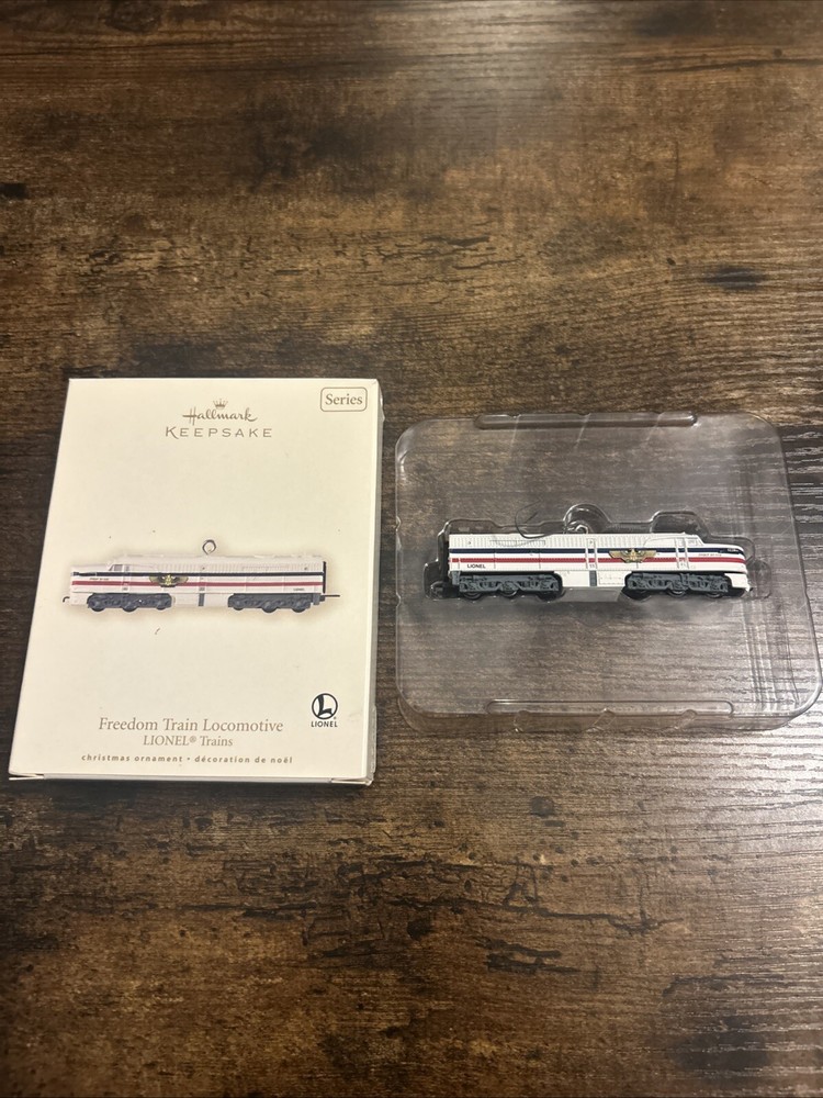 Hallmark Keepsake-Lionel Freedom Train Locomotive-Christmas Ornament-2007 (A9)