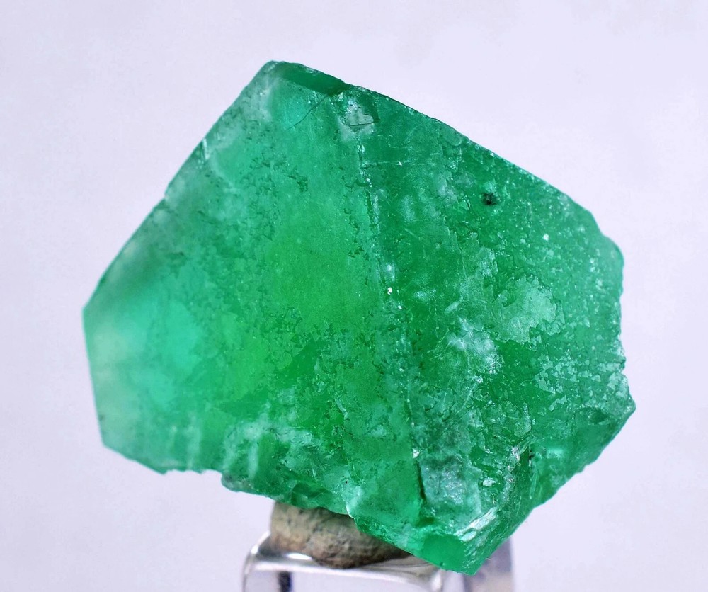 2.8cm Shiny Green Fluorite Crystal from Huanzala Peru K48