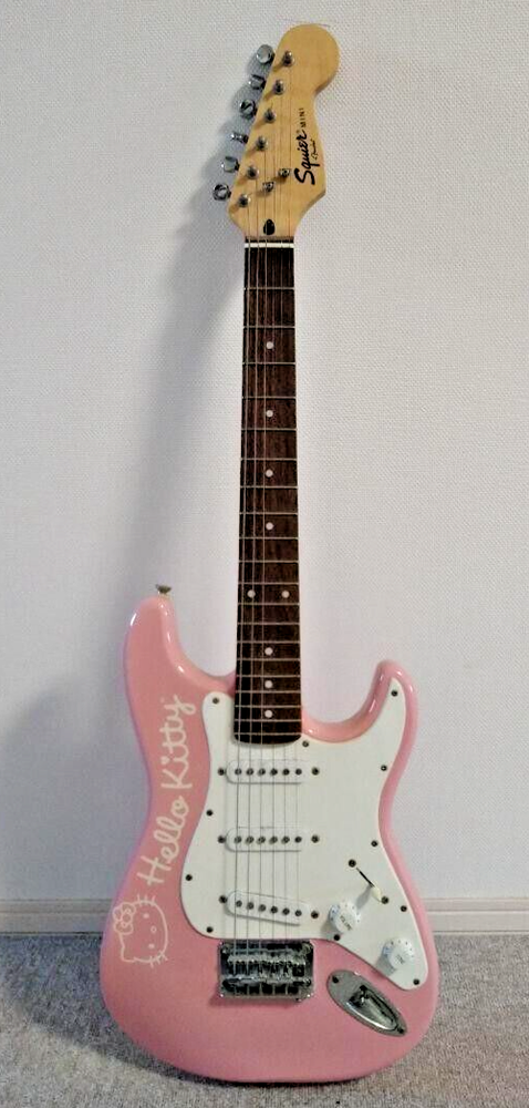 Squier by Fender Hello Kitty Stratocaster Electric Guitar Good condition JAPAN