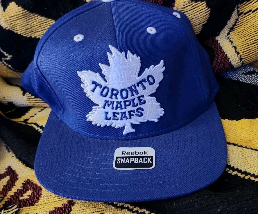 NEW WITH STICKERS Toronto Maple Leafs NHL Hockey Snapback Reebok