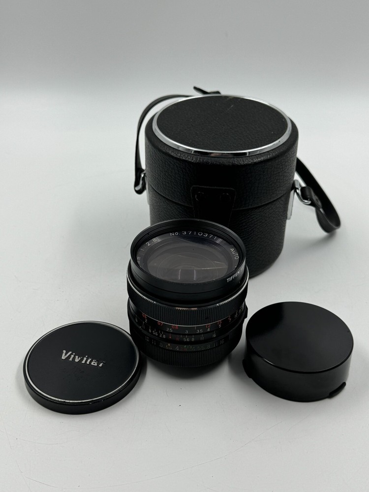 Vivitar Wide Angle Auto 28mm 1:2.5 lens with case