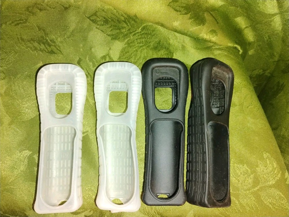 Lot Of 4 Black White  Nitendo Wii Controller Silicone Covers Free Shipping