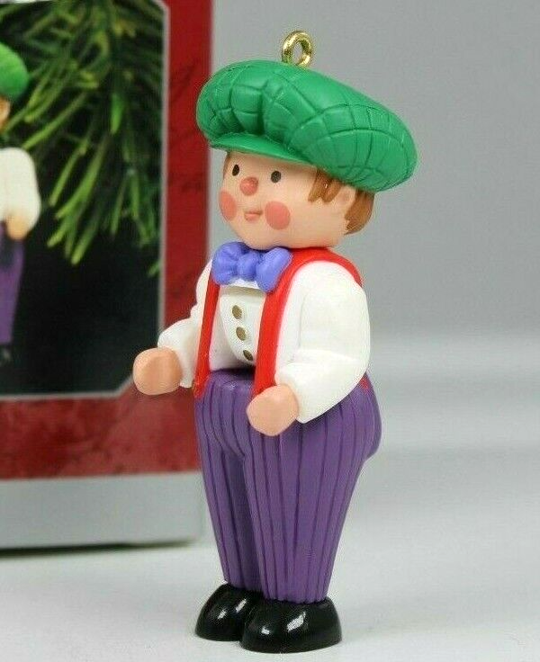 HALLMARK KEEPSAKE CHRISTMAS NUTCRACKER ORNAMENT 