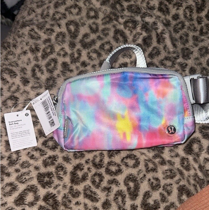 NEW Lululemon Everywhere Belt Bag Prism Wash Print Multi/Vipor