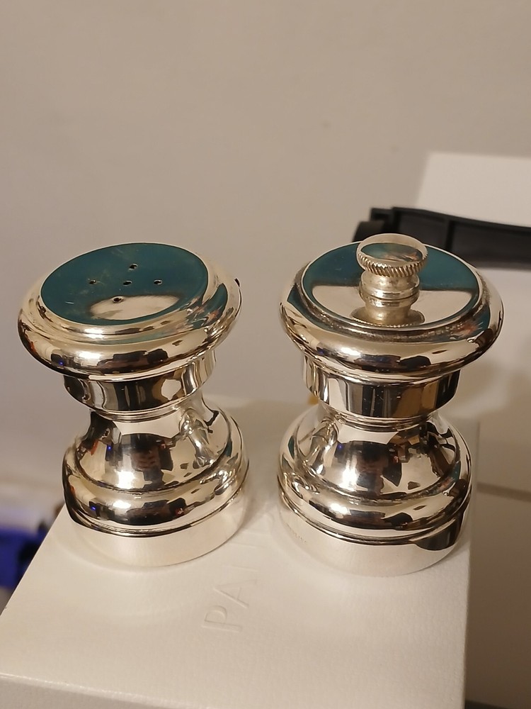 TIFFANY AND CO. .925 STERLING SALT&PEPPER SHAKER W/ORIGINAL BOX, 128.39 GRAMS