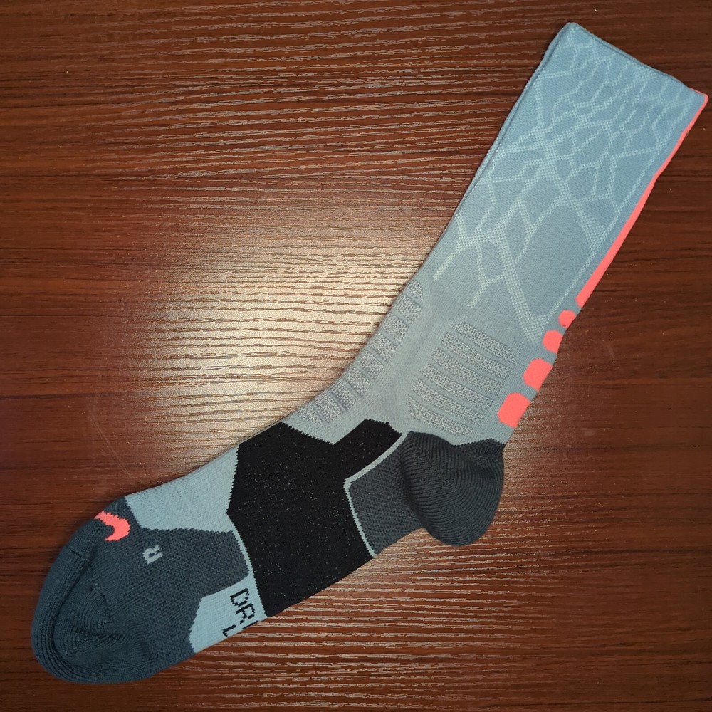 New LeBron Nike Hyper Elite Socks Gray/Pink Crew Size Large Basketball Dri-Fit