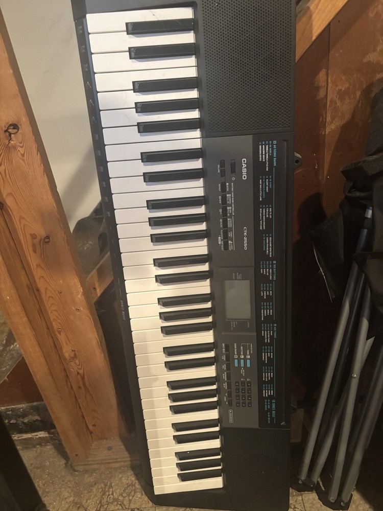 Casio CTK-2550 61 キー ポータブル キーボード アプリ統合/ダンス ミュージック モード付き