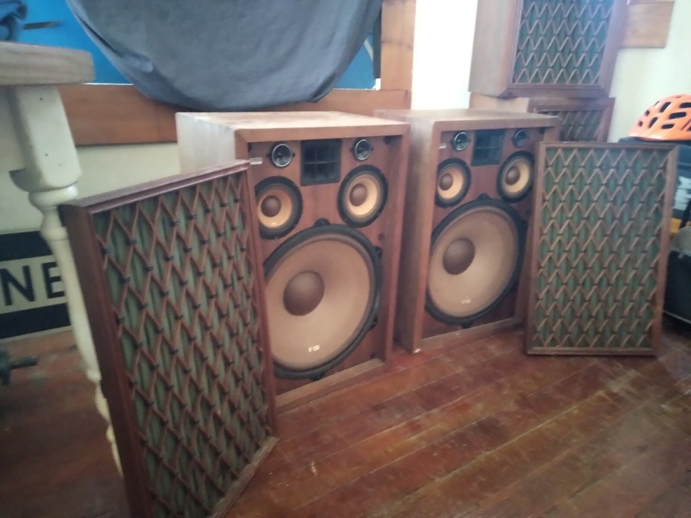 Vintage Pair of Pioneer CS-99A Speakers. Sound is good
