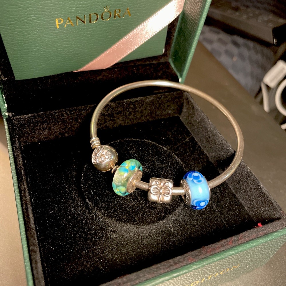 Authentic Pandora Silver You Melt My Heart Winter Bangle 598619C00 With Charms Elegant Design