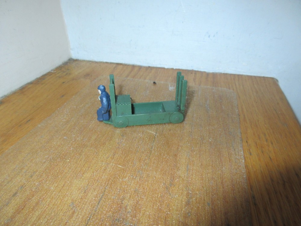 Lionel 356 O Gauge Automated Baggage Carts for Automated Freight Station Green-image