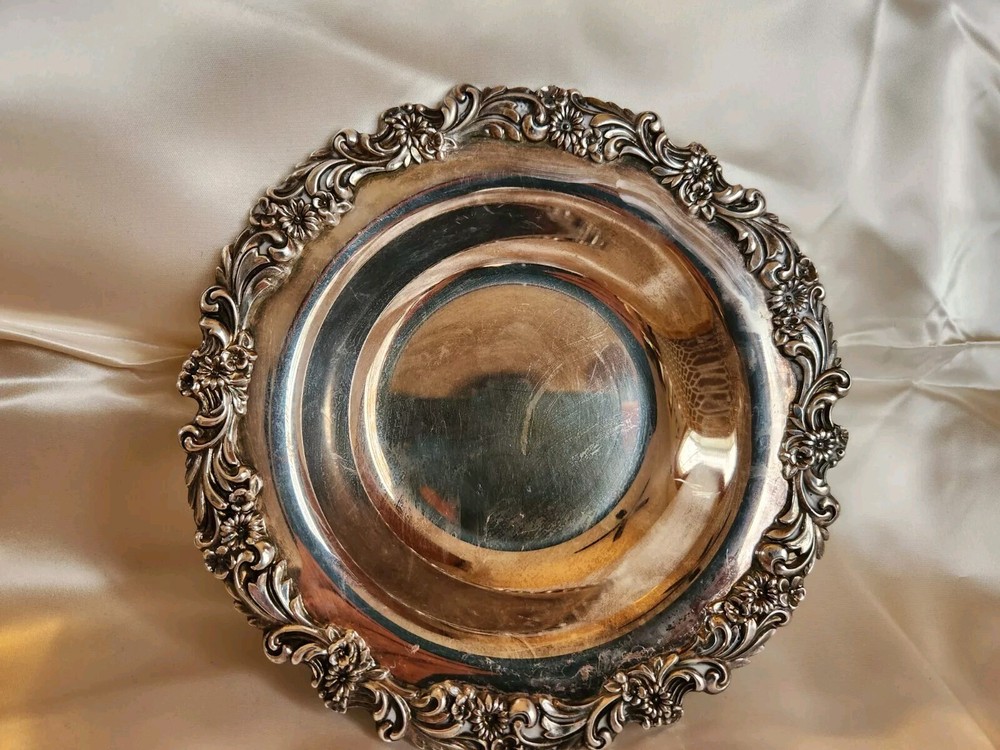 Lovely Sterling Silver Reed & Barton Burgundy 7-inch bowl