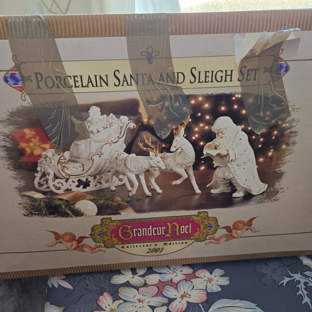 Grandeur Noel Porcelain Santa and Sleigh Set w/ 1 Reindeer 2001 Collectors Edit