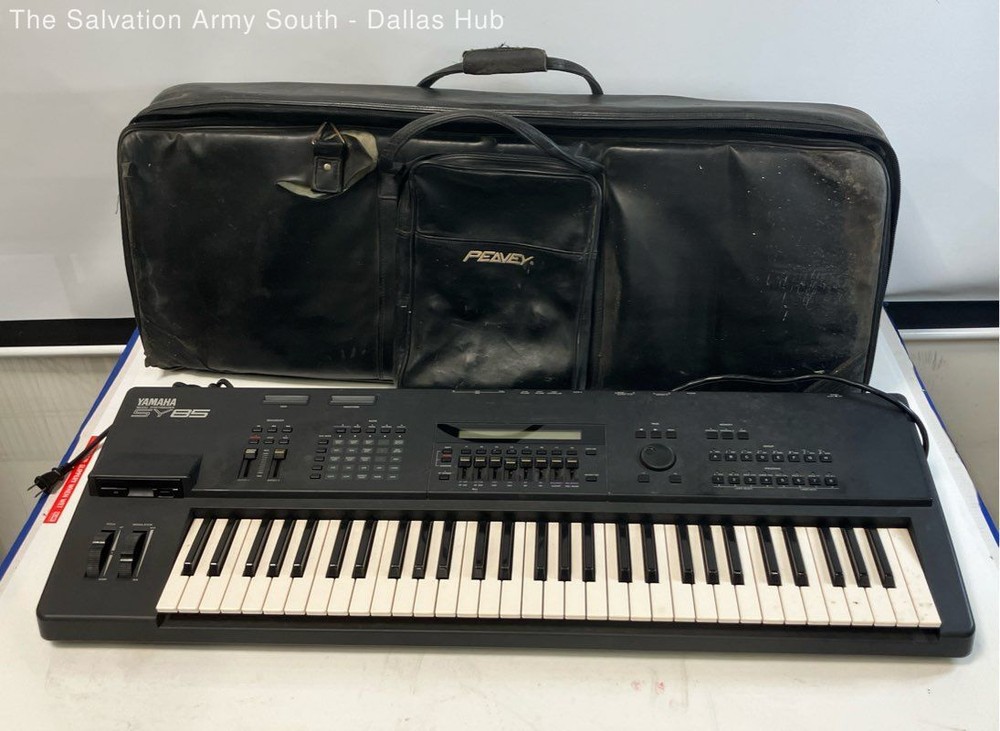 Vintage YAMAHA SY85 Music Synthesizer in Case (Tested For Power)