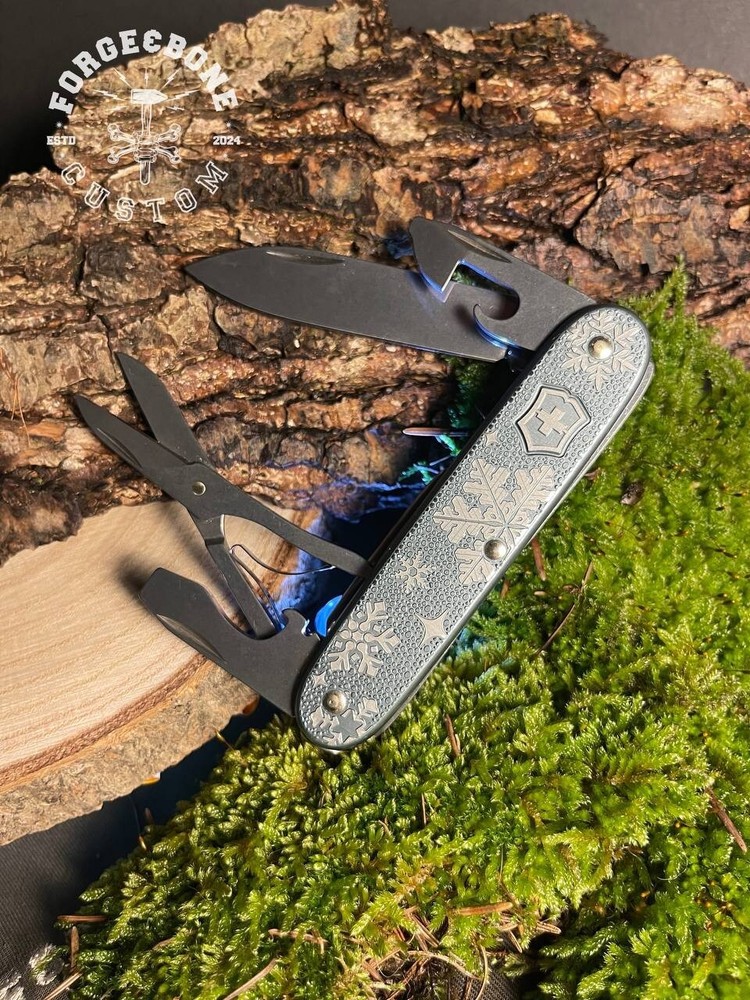 Victorinox Pioneer X Winter Magic 2020 Limited Edition 0.8231.22E1 Swiss Army Knife