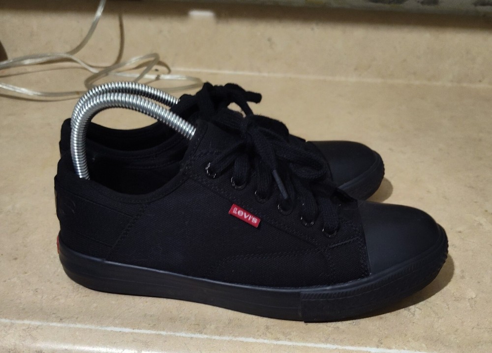 Levi's woman's shoe size 8.5