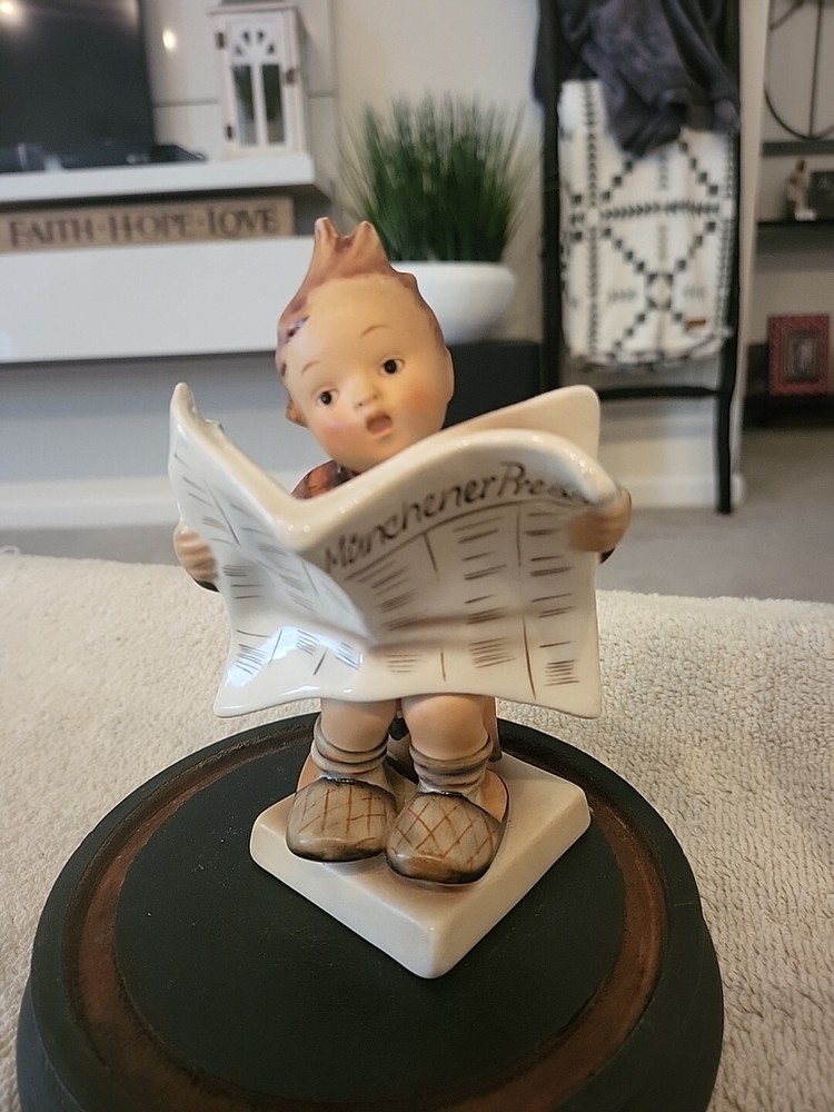 Old Vtg Hummel #184 LATEST NEWS Boy Reading Newspaper Step Stool Germany Z3