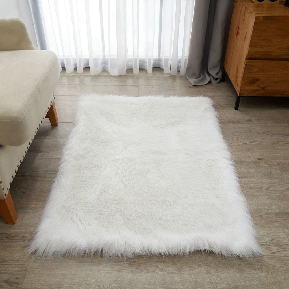 Mainstays White Fluffy Faux Fur Non-Skid Living Room Rug 30x46 Inches