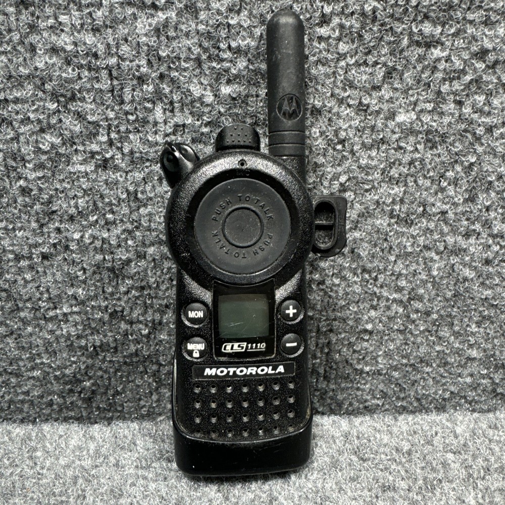 Motorola CLS1110 Rechargeable 5 Mile 1-Channel UHF Two-Way Radios Walkie Talkie