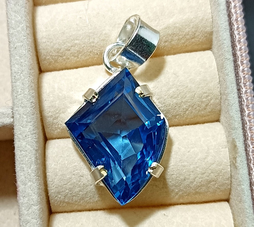 Certified 31.65 CT Natural Blue Sapphire Loose Gemstone Pendant In 925 Silver