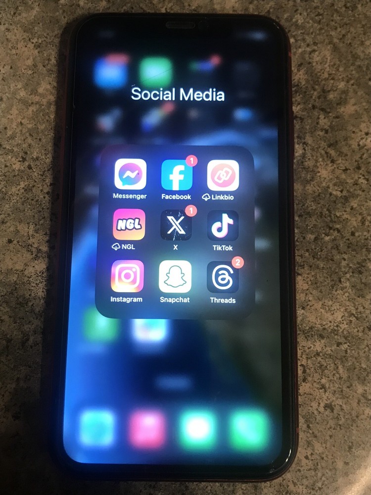 IPHONE XR WITH TIKTOK INSTALLED
