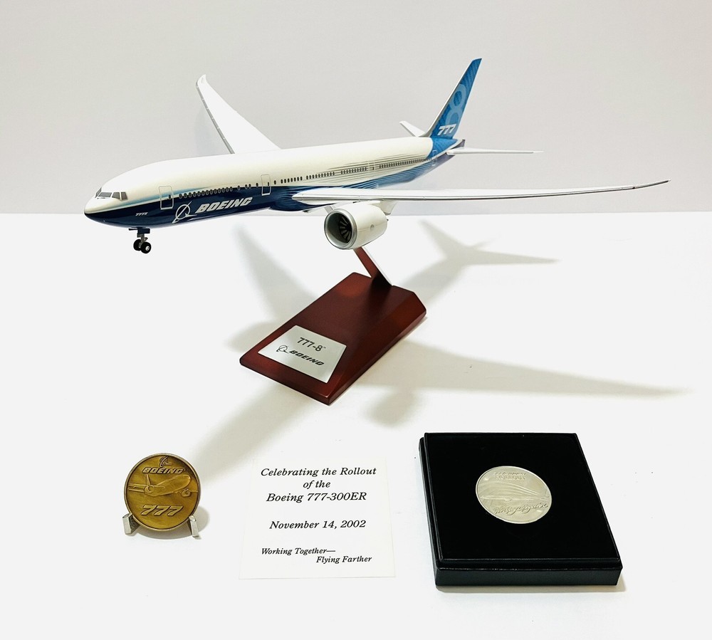 Boeing 777X 777-8 1:200 Desk Model With Coins