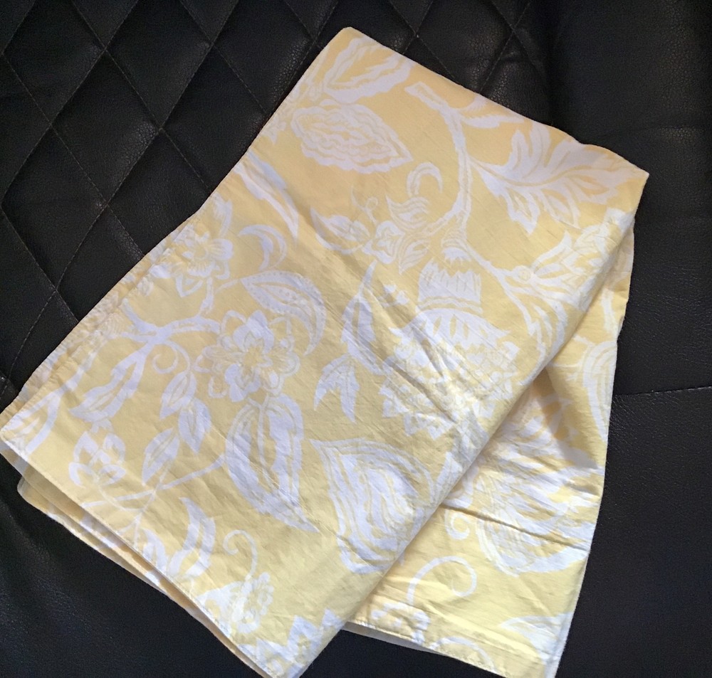 Guess Home Collection Standard Pillow Sham (1) Yellow/White Floral Print Good Co
