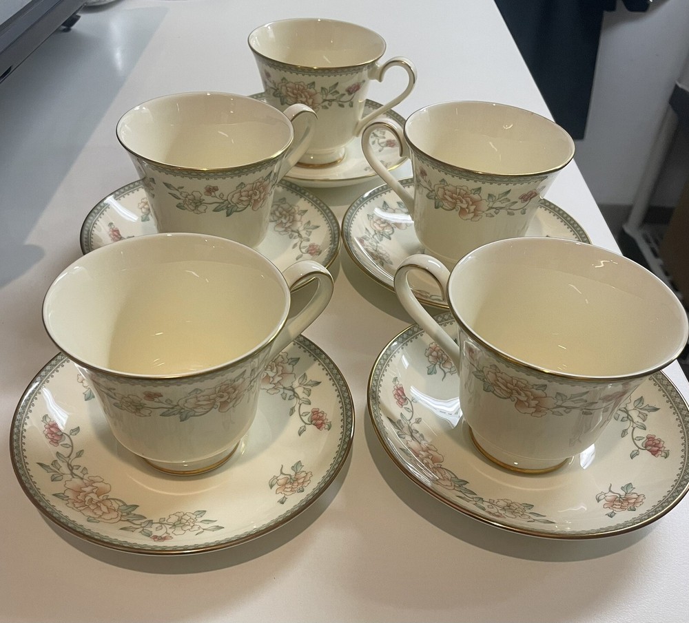 Royal Doulton Jasmine H4684 Bone China Tea Cups Saucers Set of 5 1977 LTD Mint