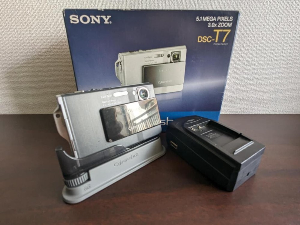 Sony DSC-T7 Cyber-shot Digital Camera with Carl Zeiss Lens - Used