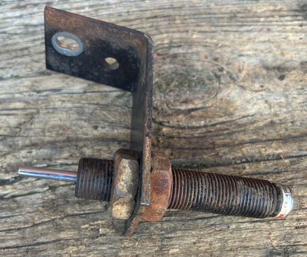 Toro 1988 Wheel Horse 414-8 Clutch Damper Cylinder with Bracket 104-5095 114134 114131