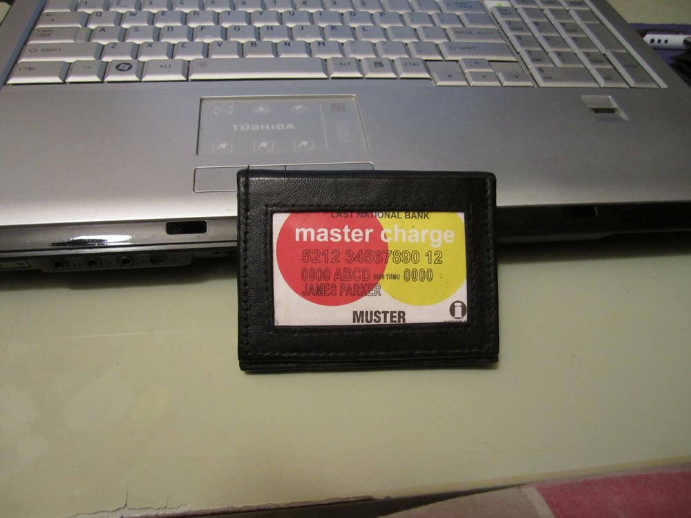 Sleek Leather Credit Card Wallet - Compact & Stylish Design-image