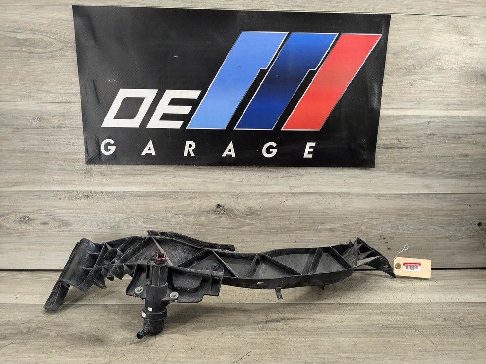 *NOTE* BMW E82 E88 135 Left Driver Headlight Arm Bracket Mount w/ washer pump