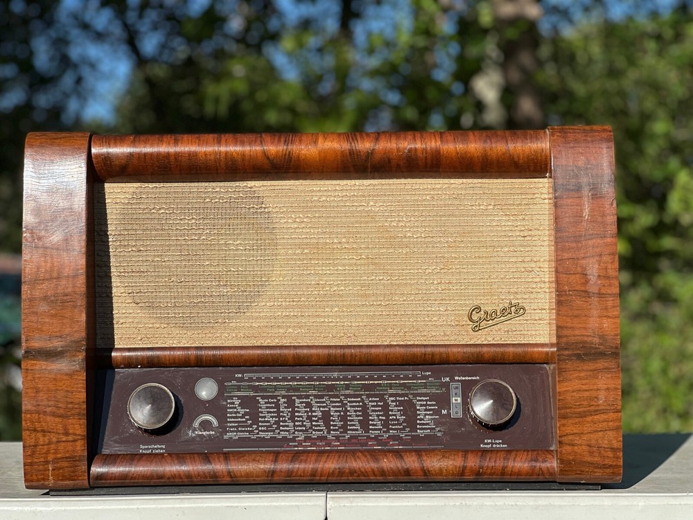 GRAETZ SUPER 157W SHORT WAVE FM TUBE RADIO VINTAGE TABLETOP 1951..