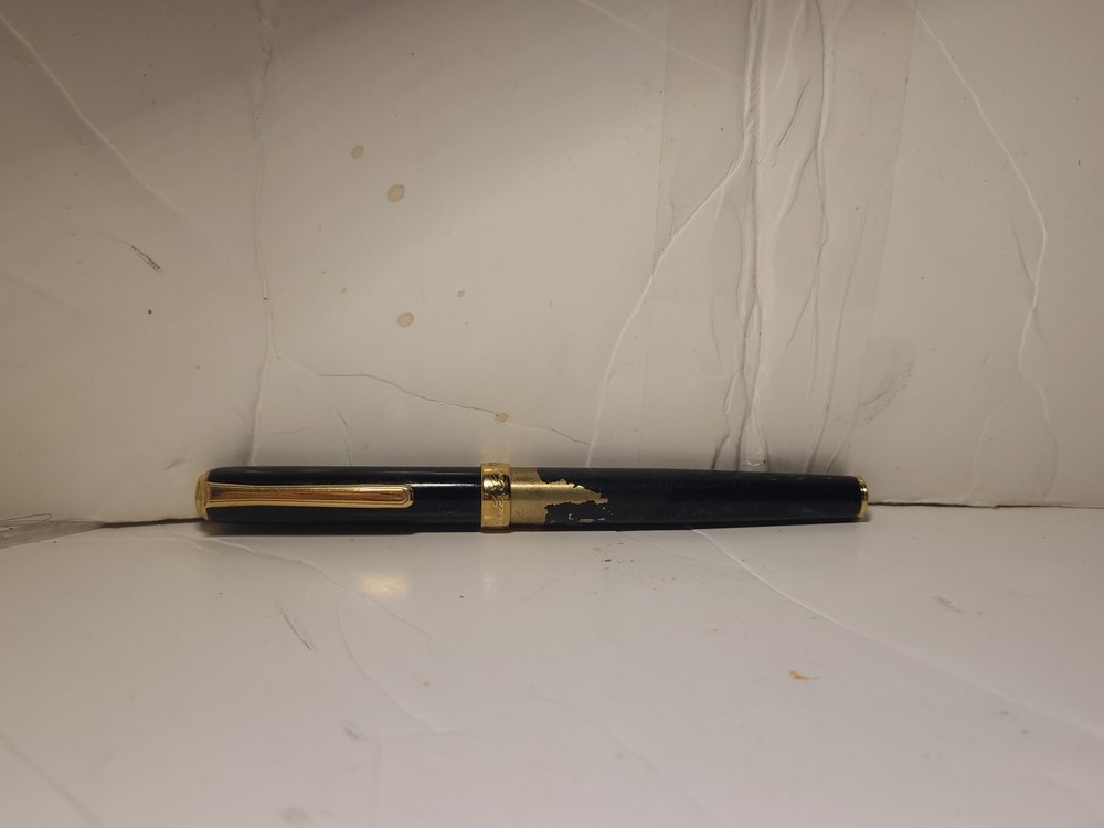 Diplomat Century 1922 Classic Collection Black Gold Trim Fountain Pen