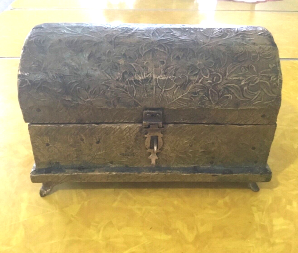 VTG Brass Treasure Chest Felt Interior Jewelry Box Hinged Engraved8x5”
