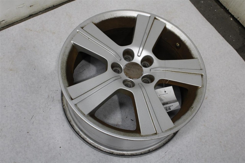 Used Wheel fits: 2011 Subaru Forester 16x6-1/2 alloy 5 spoke Grade A