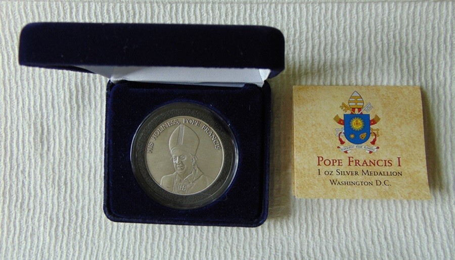 2015 POPE FRANCIS I PAPAL TOUR - 1 OZT .999 FINE SILVER ROUND WITH CASE AND COA-image