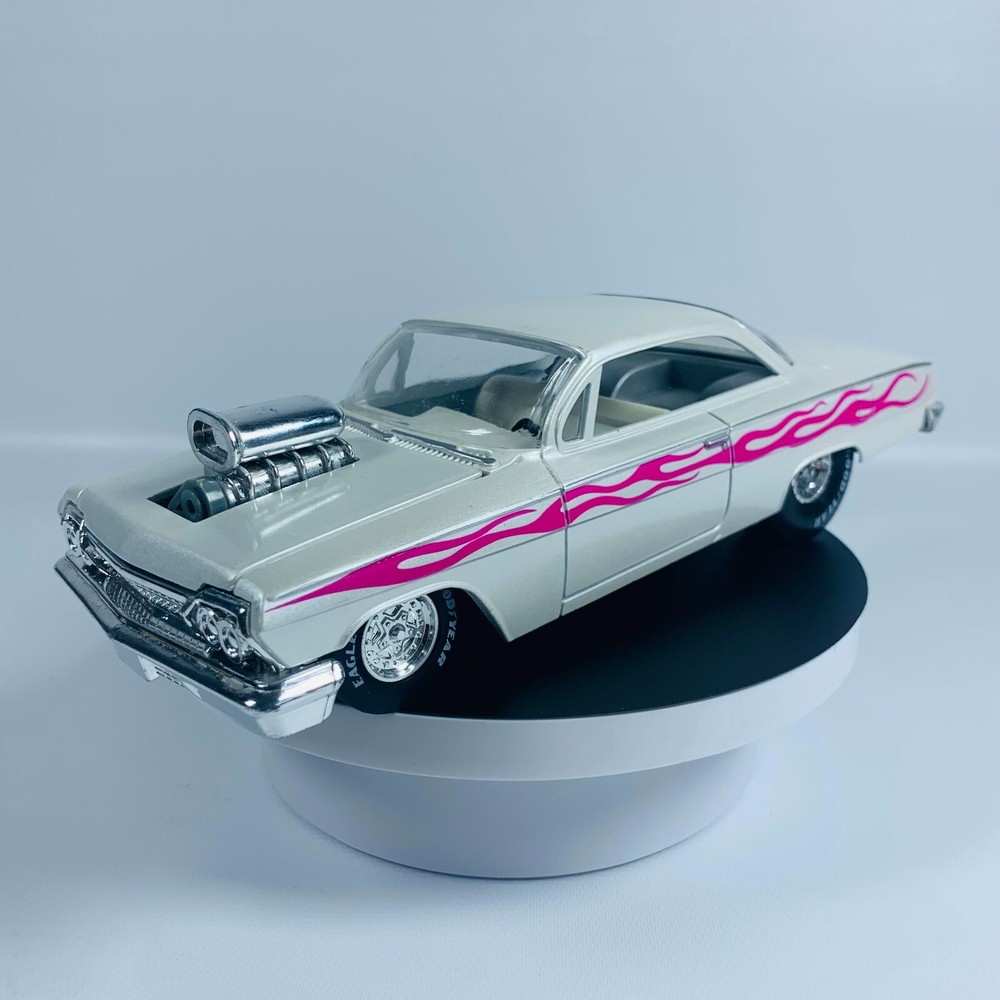 Vintage Racing Champions Hot Rod Magazine Die Cast White Car Limited Edition