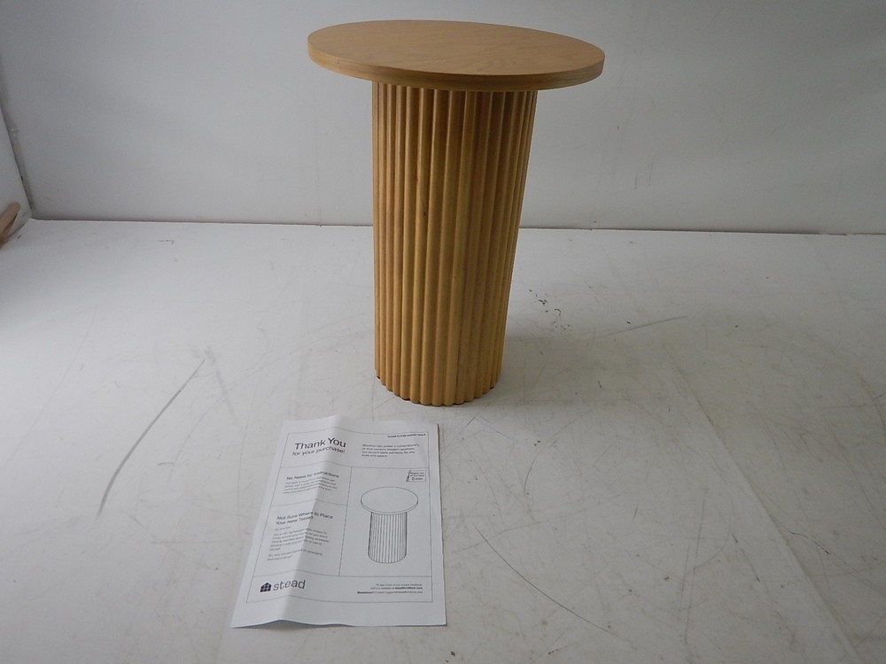 Stead RFAT-NO-13 - Round Fluted Accent Side Table, Natural Oak Finish
