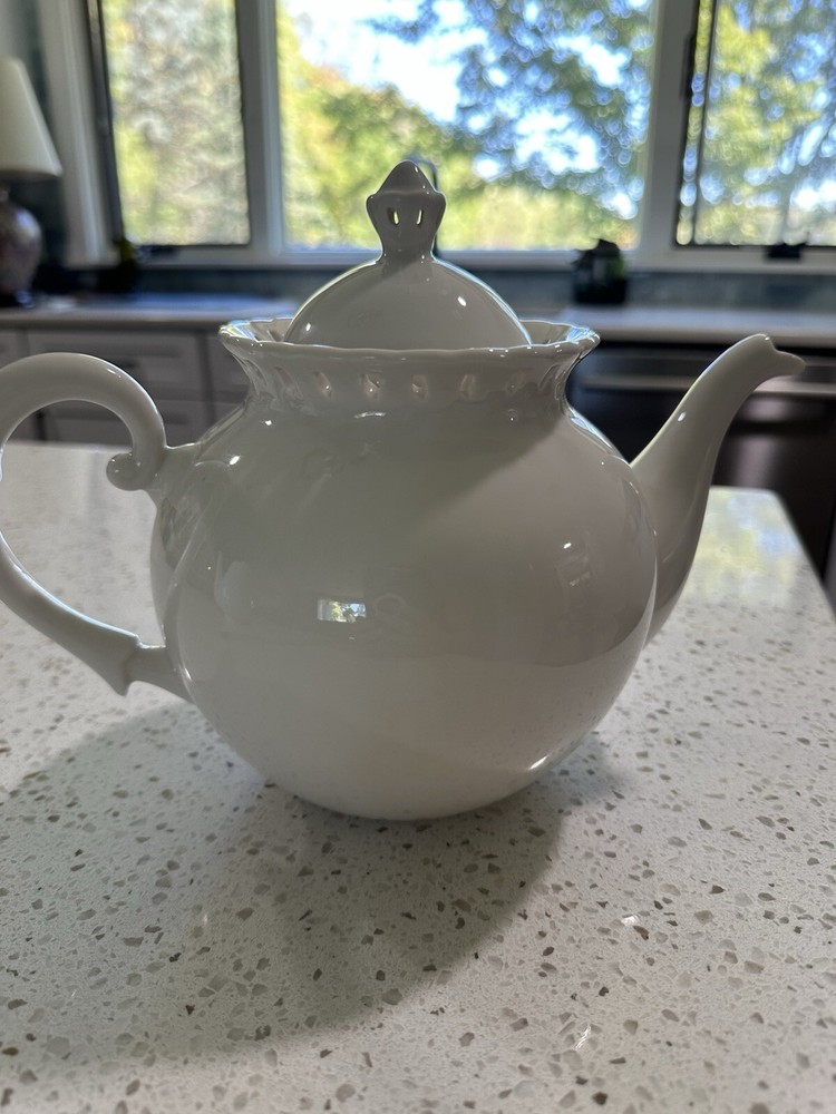 Grace Teaware Fine Porcelain  White Lace Flange  40 oz  White Teapot   NEW