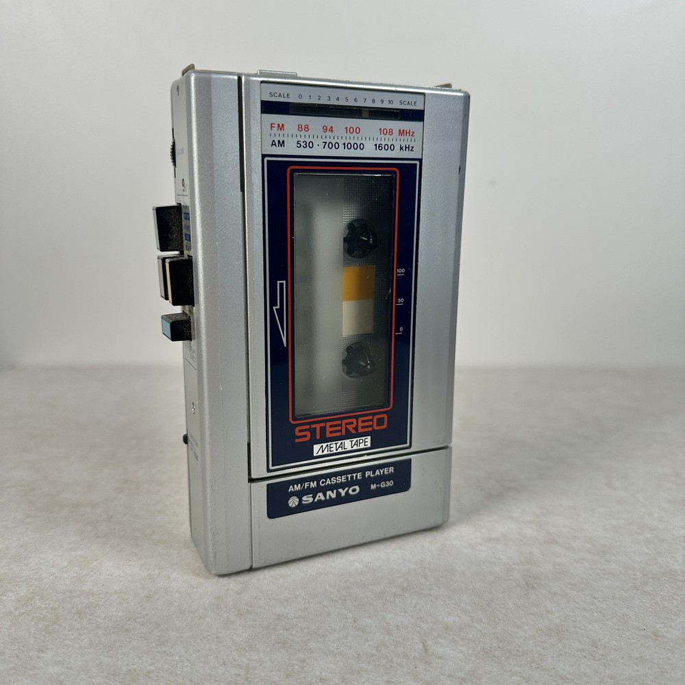 Sanyo M-G30 Vintage Metal Tape Cassette Player AM/FM Walkman - For Parts