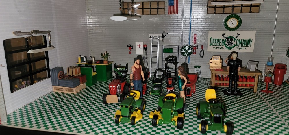 John Deere Garage Diorama Display 1:24 Scale 