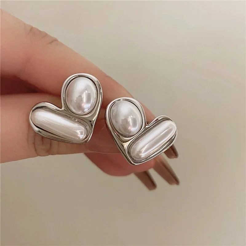 French Vintage Pearl Earrings INS Style Simple Temperament Suitable For Women To