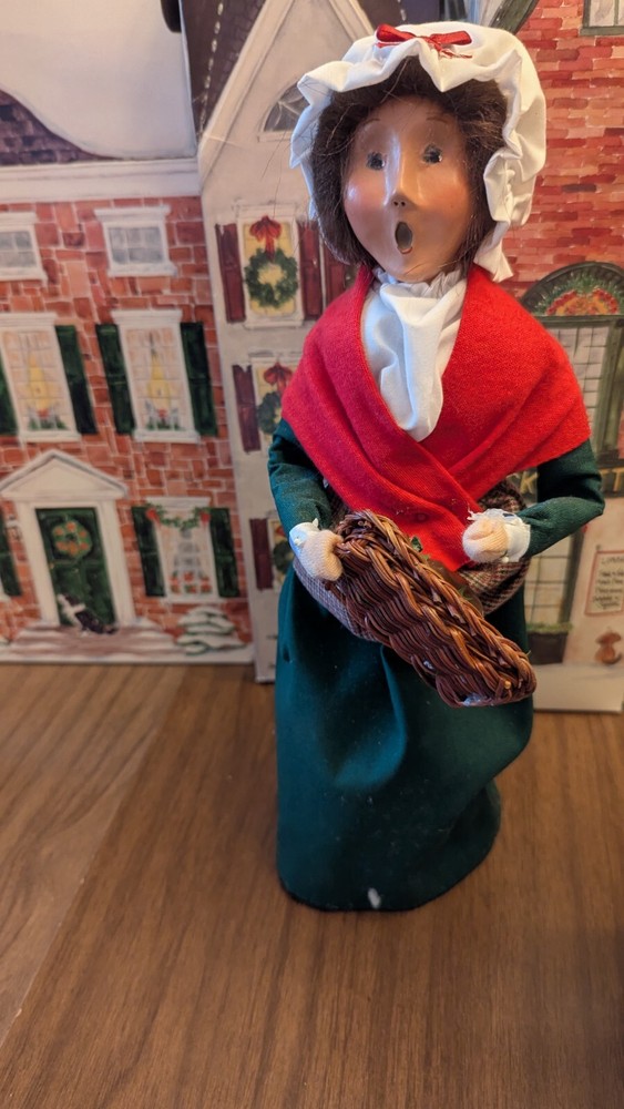 BYERS CHOICE Carolers Mrs. Cratchit Scrooge Carrying a Turkey 2000