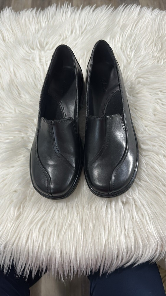 Clarks Womens Black Leather Loafers Size 7 Comfort Slip-On Shoes