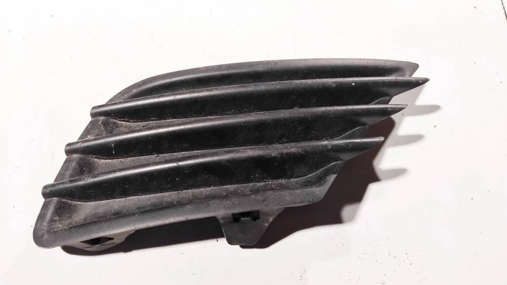 Peugeot 207 Front Left Bumper Grille 2007753 DE2333786-43 9688075477